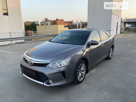 Toyota Camry 2015  випуску Ужгород з двигуном 2.5 л  седан автомат за 19500 долл. 