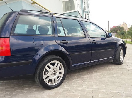 Volkswagen Golf 2001  випуску Тернопіль з двигуном 1.6 л бензин універсал механіка за 4399 долл. 