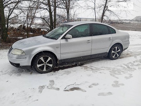 Volkswagen Passat 2003  випуску Луганськ з двигуном 2.5 л дизель седан автомат за 4700 євро 