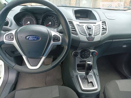 Ford Fiesta 2011  випуску Тернопіль з двигуном 1.4 л  хэтчбек автомат за 6900 долл. 