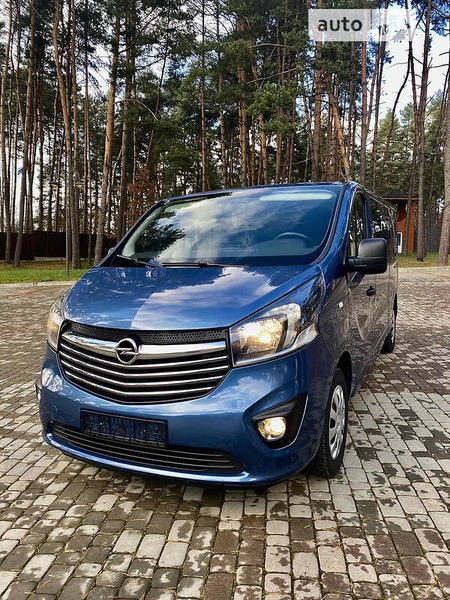 Opel Vivaro 2017  випуску Львів з двигуном 1.6 л дизель мінівен механіка за 18890 долл. 