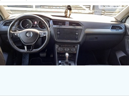 Volkswagen Tiguan 2018  випуску Київ з двигуном 0 л бензин позашляховик автомат за 23500 долл. 