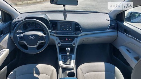 Hyundai Elantra 2016  випуску Миколаїв з двигуном 2 л бензин седан автомат за 10500 долл. 