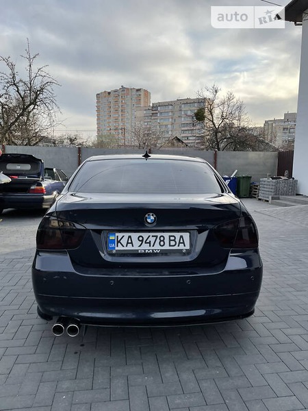 BMW 330 2005  випуску Київ з двигуном 3 л  седан механіка за 9000 долл. 