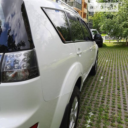 Mitsubishi Outlander 2008  випуску Київ з двигуном 2.4 л  позашляховик автомат за 8800 долл. 