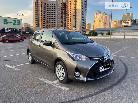 Toyota Yaris 2016  випуску Київ з двигуном 1.3 л бензин хэтчбек автомат за 11200 долл. 