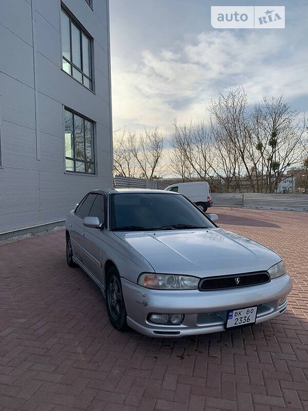 Subaru Legacy 1998  випуску Рівне з двигуном 2.5 л  універсал автомат за 3300 долл. 