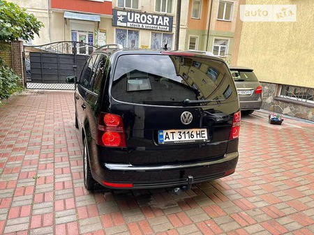 Volkswagen Touran 2009  випуску Івано-Франківськ з двигуном 2 л дизель мінівен механіка за 8900 долл. 