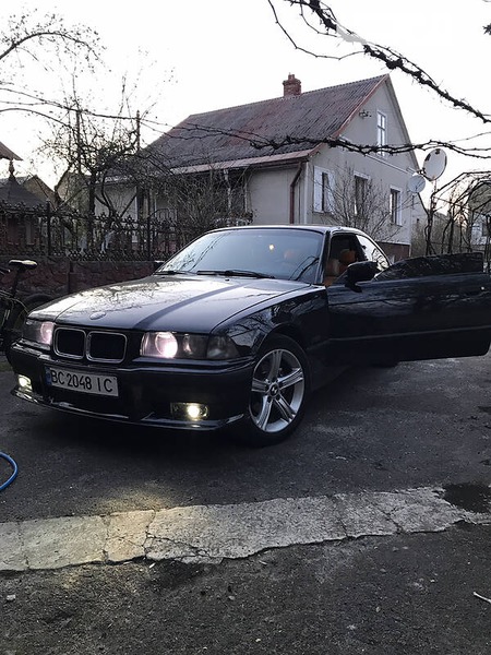 BMW 320 1997  випуску Львів з двигуном 2 л бензин купе механіка за 3200 долл. 