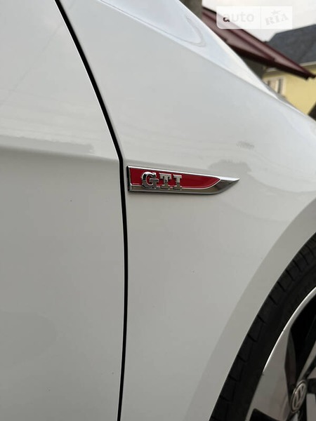 Volkswagen Golf GTI 2020  випуску Чернівці з двигуном 2 л бензин хэтчбек автомат за 24200 долл. 