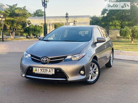 Toyota Auris 2012  випуску Одеса з двигуном 1.6 л бензин хэтчбек автомат за 10950 долл. 