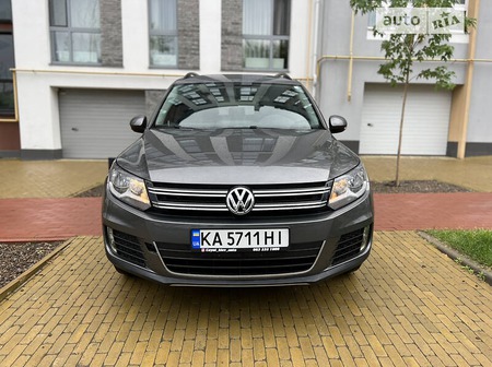 Volkswagen Tiguan 2018  випуску Київ з двигуном 2 л бензин позашляховик автомат за 15500 долл. 