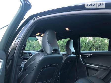 Volvo S60 2016  випуску Київ з двигуном 2 л бензин седан автомат за 15500 долл. 