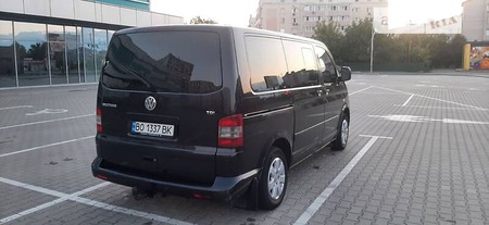Volkswagen Multivan 2004  випуску Київ з двигуном 2.5 л дизель мінівен механіка за 9000 долл. 