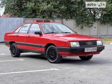 Audi 100 1986  випуску Тернопіль з двигуном 1.8 л  седан механіка за 1700 долл. 