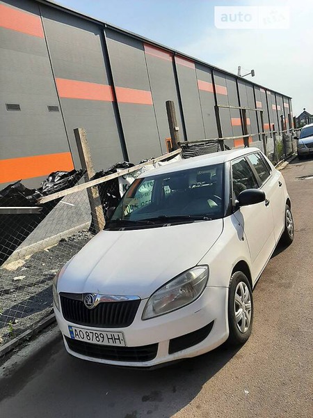 Skoda Fabia 2012  випуску Ужгород з двигуном 1.6 л дизель хэтчбек механіка за 4800 долл. 