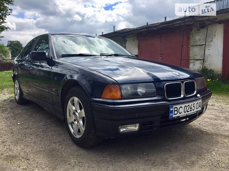 BMW 316 1995  випуску Львів з двигуном 1.6 л бензин седан механіка за 2900 долл. 