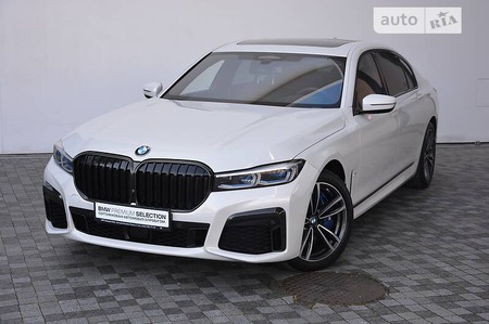 BMW 750 2019  випуску Київ з двигуном 0 л бензин седан автомат за 92000 євро 