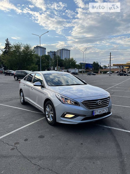 Hyundai Sonata 2015  випуску Одеса з двигуном 2 л газ седан автомат за 9000 долл. 