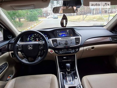 Honda Accord 2016  випуску Київ з двигуном 0 л гібрид седан автомат за 18900 долл. 