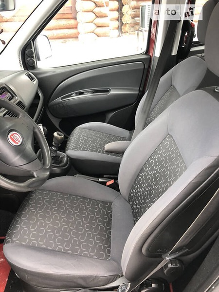 Fiat Doblo 2010  випуску Харків з двигуном 1.6 л дизель мінівен механіка за 7000 долл. 