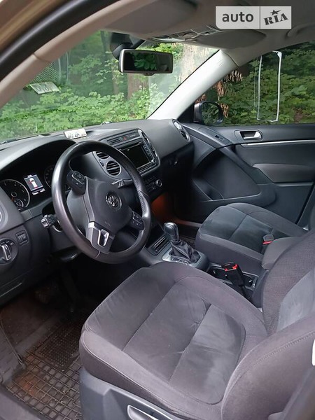 Volkswagen Tiguan 2014  випуску Київ з двигуном 0 л дизель позашляховик автомат за 17900 долл. 