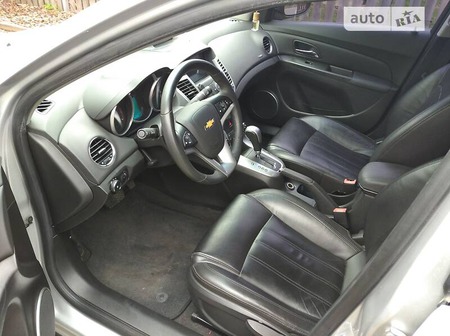 Chevrolet Cruze 2012  випуску Київ з двигуном 1.8 л бензин седан автомат за 7800 долл. 