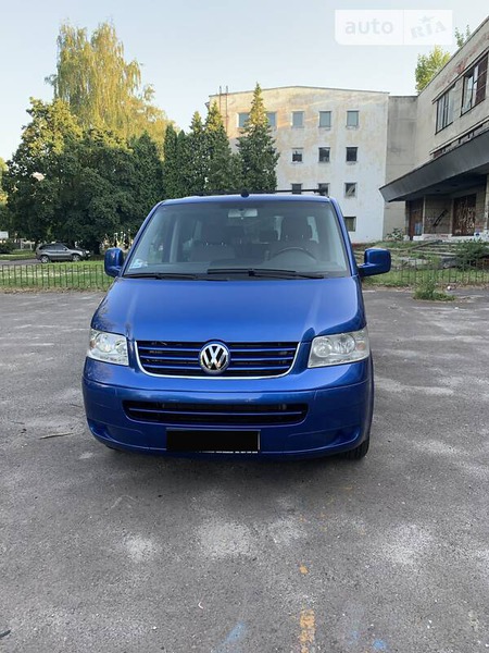 Volkswagen Multivan 2004  випуску Львів з двигуном 2.5 л дизель мінівен механіка за 11500 долл. 