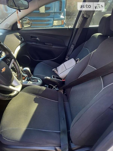 Chevrolet Cruze 2011  випуску Запоріжжя з двигуном 1.8 л  седан автомат за 7800 долл. 