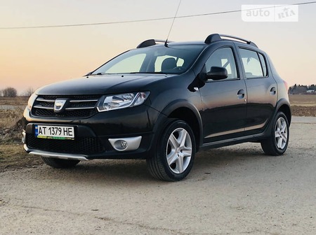 Dacia Sandero Stepway 2013  випуску Івано-Франківськ з двигуном 1.5 л дизель хэтчбек механіка за 8600 долл. 