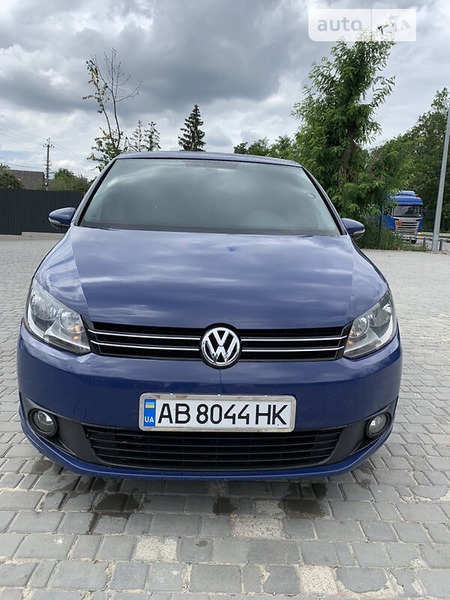 Volkswagen Touran 2011  випуску Вінниця з двигуном 1.6 л дизель мінівен механіка за 8500 долл. 