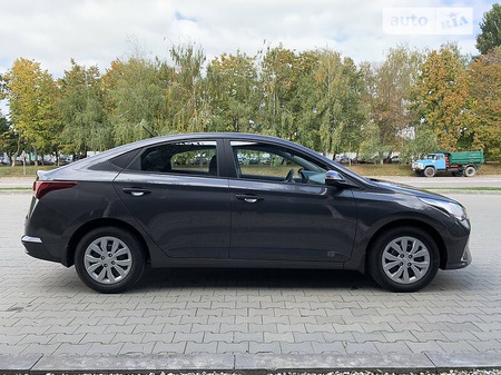 Hyundai Accent 2021  випуску Київ з двигуном 1.4 л бензин седан автомат за 15850 долл. 