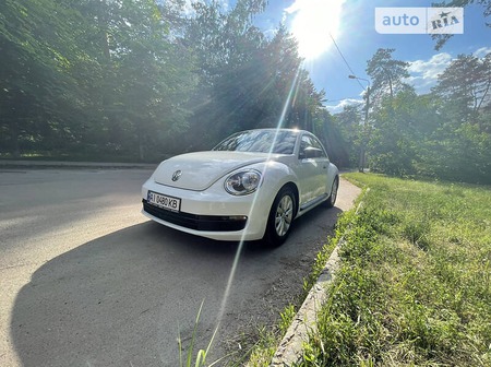 Volkswagen Beetle 2015  випуску Київ з двигуном 1.8 л бензин хэтчбек автомат за 12499 долл. 