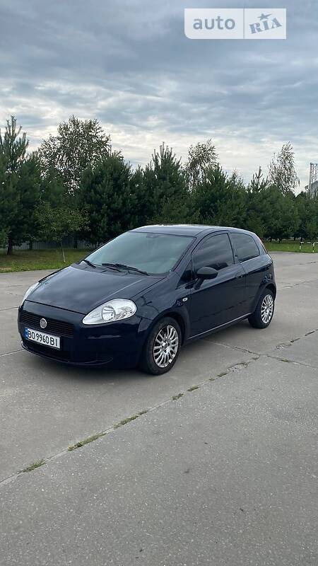 Fiat Punto 2010  випуску Львів з двигуном 1.2 л бензин хэтчбек механіка за 3750 долл. 