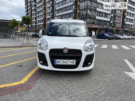 Fiat Doblo 2013  випуску Львів з двигуном 2 л дизель мінівен механіка за 10200 долл. 