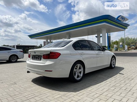 BMW 320 2014  випуску Ужгород з двигуном 2 л бензин седан автомат за 14800 долл. 