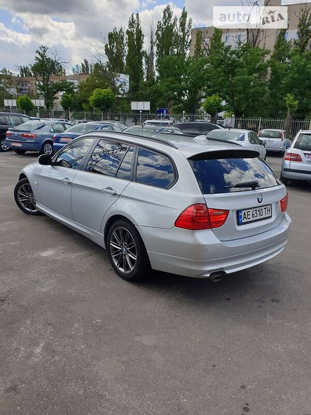 BMW 318 2011  випуску Миколаїв з двигуном 2 л дизель універсал автомат за 10700 долл. 