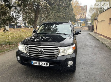 Toyota Land Cruiser 2013  випуску Ужгород з двигуном 4.5 л дизель позашляховик автомат за 45000 долл. 