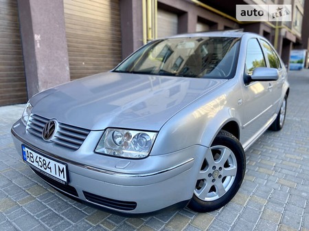 Volkswagen Bora 2004  випуску Вінниця з двигуном 1.6 л бензин седан механіка за 5499 долл. 