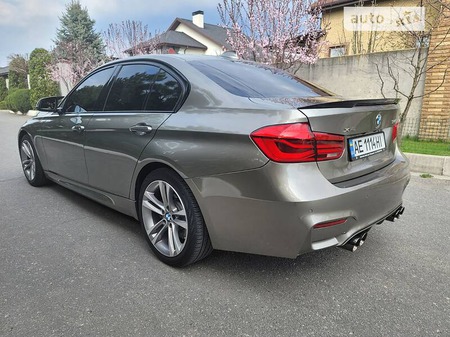 BMW 340 2015  випуску Дніпро з двигуном 3 л бензин седан автомат за 33999 долл. 