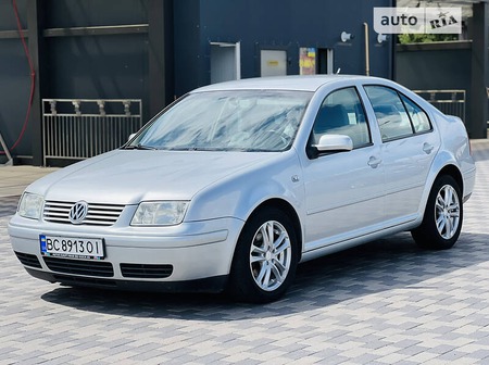 Volkswagen Bora 2002  випуску Полтава з двигуном 1.6 л бензин седан механіка за 4999 долл. 