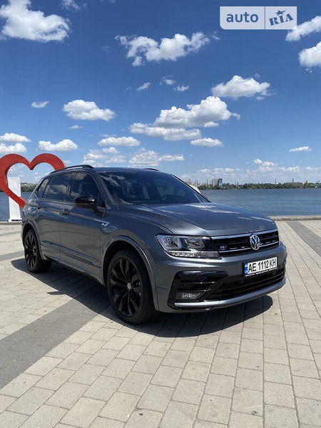 Volkswagen Tiguan 2021  випуску Дніпро з двигуном 2 л бензин позашляховик автомат за 31000 долл. 