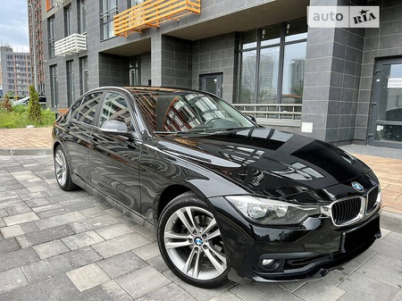 BMW 318 2017  випуску Київ з двигуном 0 л бензин седан автомат за 23800 долл. 