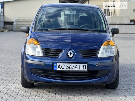 Renault Modus 2004  випуску Луцьк з двигуном 0 л бензин хэтчбек механіка за 3499 долл. 