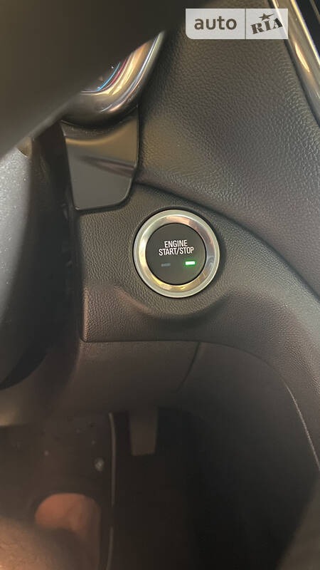 Chevrolet Equinox 2020  випуску Луцьк з двигуном 1.5 л бензин позашляховик автомат за 17500 долл. 