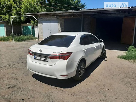 Toyota Corolla 2014  випуску Дніпро з двигуном 1.6 л бензин седан автомат за 11000 долл. 