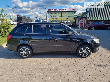 Skoda Fabia 2010  випуску Львів з двигуном 1.2 л бензин універсал автомат за 5200 долл. 