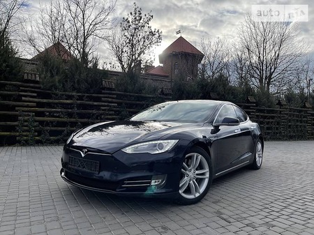 Tesla S 2014  випуску Одеса з двигуном 0 л електро седан  за 31900 долл. 