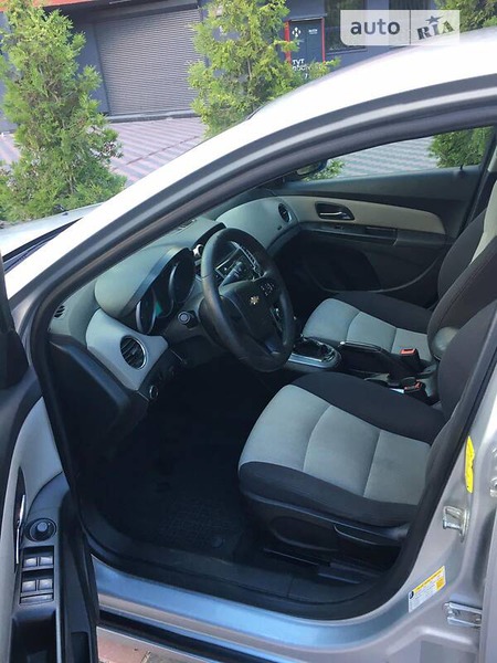 Chevrolet Cruze 2013  випуску Київ з двигуном 1.8 л  седан  за 6499 долл. 