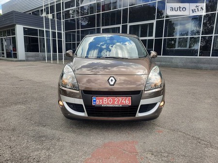 Renault Scenic 2010  випуску Полтава з двигуном 1.6 л бензин мінівен механіка за 8199 долл. 